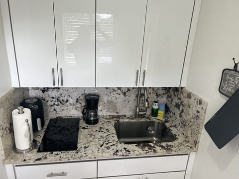 Studio, 1 Bedroom, Balcony | Private kitchen