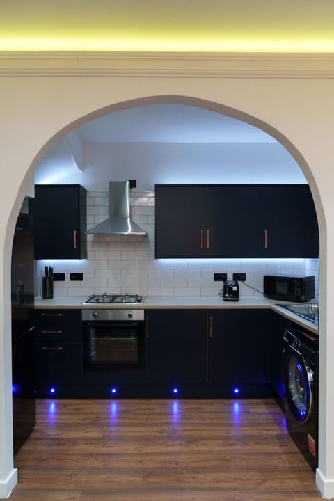 Superior House, Ensuite (2 Bedroom House ) | Shared kitchen