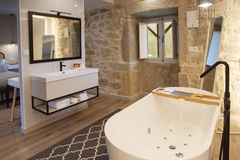 Design Room, Non Smoking, Jetted Tub | Bathroom | Eco-friendly toiletries, hair dryer, towels, soap