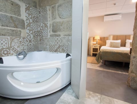 Exclusive Double Room | Minibar, laptop workspace, travel crib, free WiFi