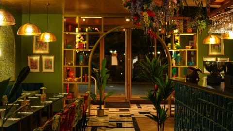 Breakfast, lunch, dinner served; international cuisine 