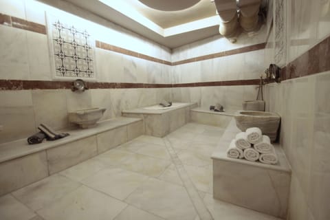 Couples treatment rooms, sauna, Turkish bath, aromatherapy