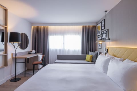 Superior Room, 1 King Bed | Premium bedding, minibar, in-room safe, blackout drapes