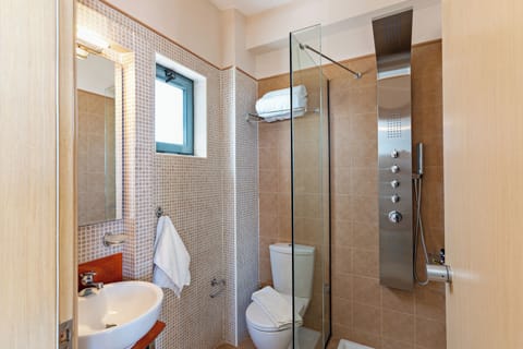 Two Bedroom Villa with Private Pool & Sea View | Bathroom | Deep soaking tub, free toiletries, hair dryer, bathrobes