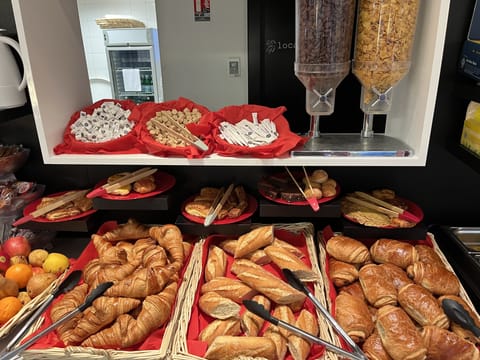 Daily buffet breakfast for a fee