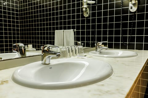 Minibar, in-room safe, desk, free WiFi