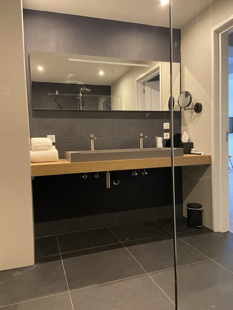 Deluxe Quadruple Room, Terrace | Bathroom | Shower, rainfall showerhead, free toiletries, hair dryer