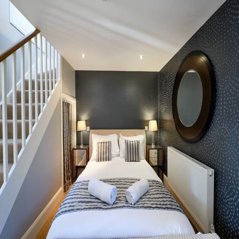 Luxury Studio Suite | Individually decorated, individually furnished, desk, laptop workspace