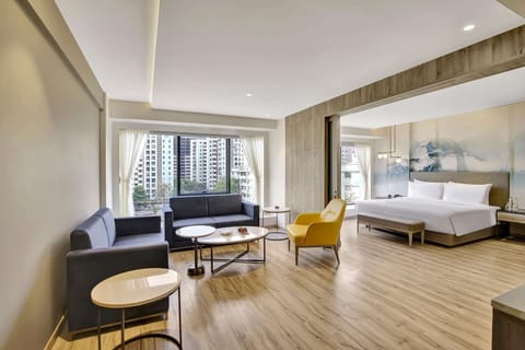 Suite | Minibar, in-room safe, laptop workspace, soundproofing