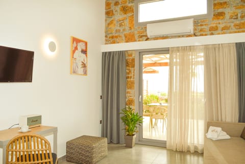 Deluxe Suite, Sea View | Living area | Smart TV