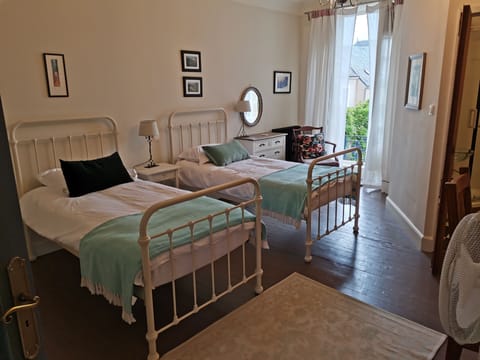 Classic Twin Room | Egyptian cotton sheets, premium bedding, down comforters