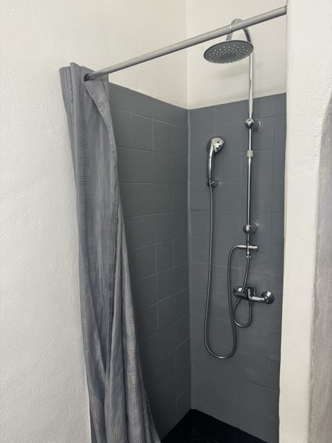 Standard Triple Room, Ensuite | Bathroom