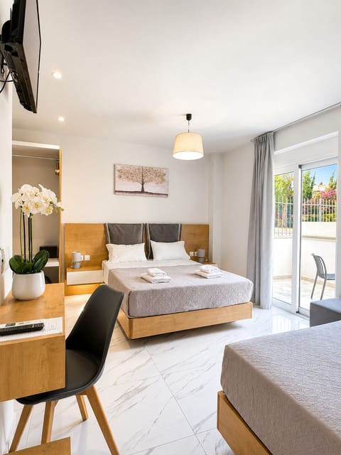 City Triple Room, Ground Floor | In-room safe, laptop workspace, blackout drapes, iron/ironing board