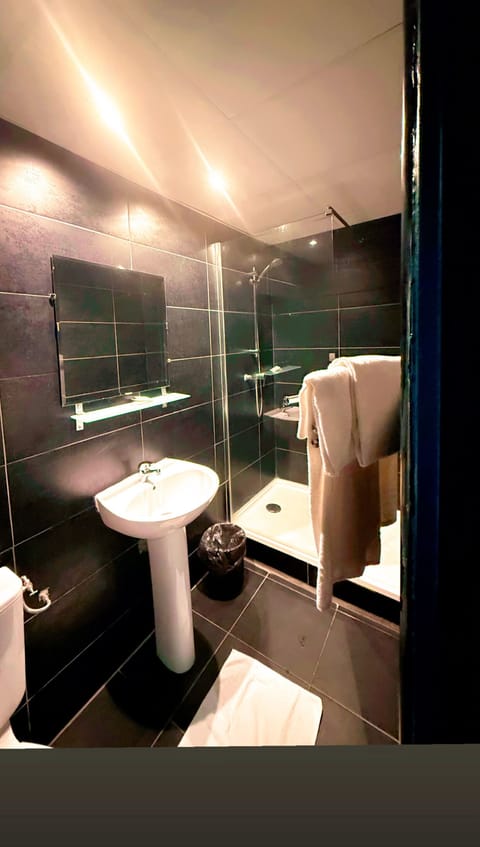 Superior Double Room | Bathroom
