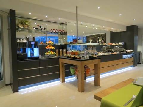 Buffet breakfast on weekends (EUR 12.50 per person)