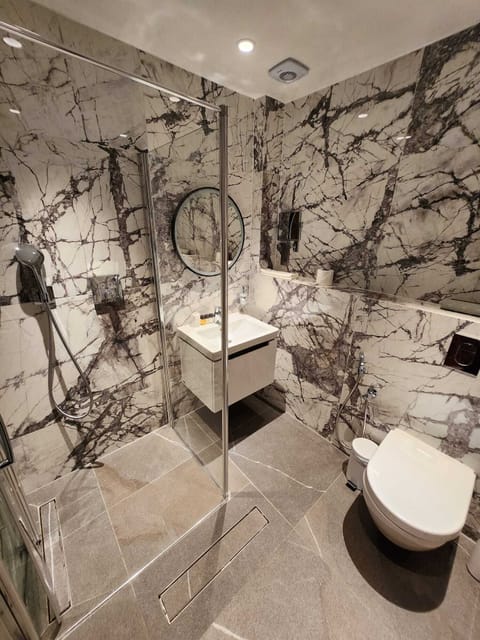 Classic Double Room | Bathroom | Free toiletries, hair dryer, bathrobes, slippers