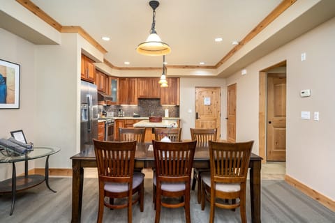 Condo, 2 Bedrooms | Dining