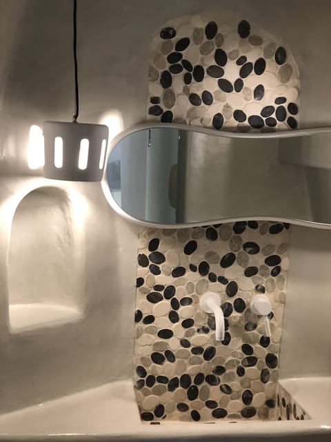 Basic Room, 1 Double Bed | Bathroom | Slippers