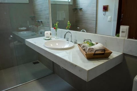 Classic Double Room, Ground Floor | Bathroom | Shower, towels