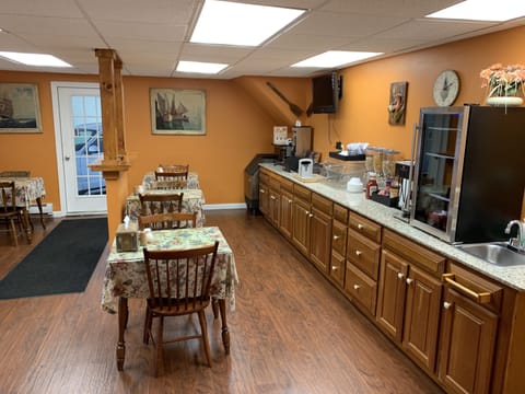 Free continental breakfast on weekends