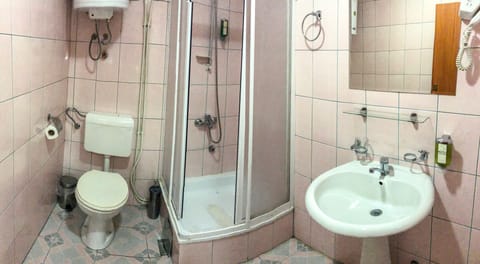 Room, 4 Bedrooms, Terrace | Bathroom