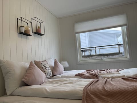 Apartment, 3 Bedrooms, Smoking, Balcony | 4 bedrooms