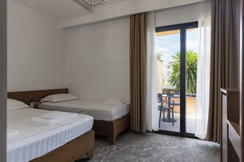 Triple Room, Balcony | Desk, free WiFi, bed sheets