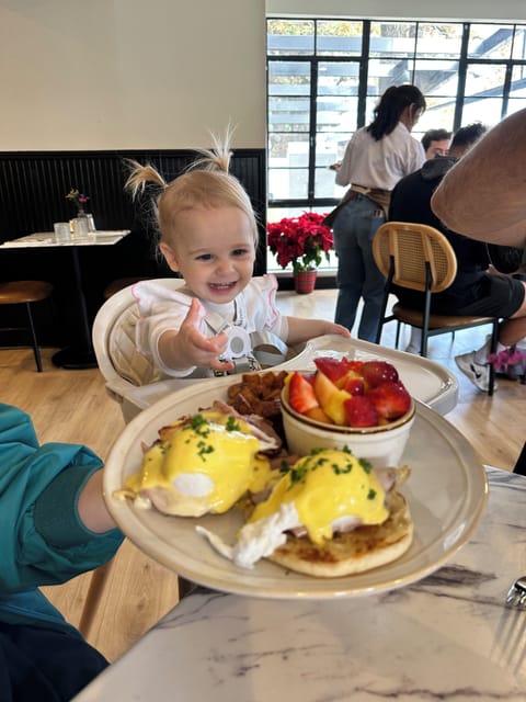 Breakfast, lunch and brunch served