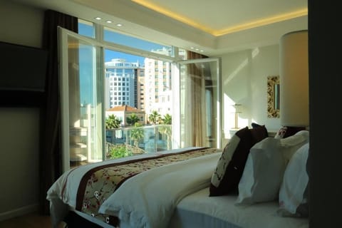 Suite, City View | Iron/ironing board, bed sheets