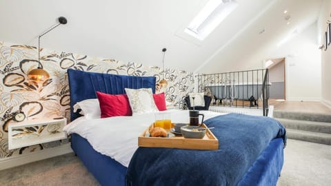 Luxury Double Room | In-room safe, free WiFi, bed sheets