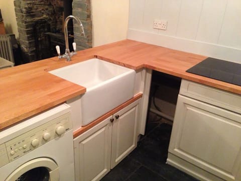 Cottage, 4 Bedrooms | Private kitchen | Full-size fridge, microwave, coffee/tea maker, electric kettle