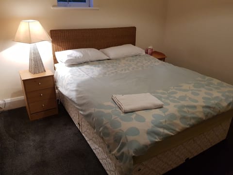 Premier Room, 1 King Bed, Non Smoking, 2 Bathrooms | Memory foam beds, blackout drapes, iron/ironing board, free WiFi