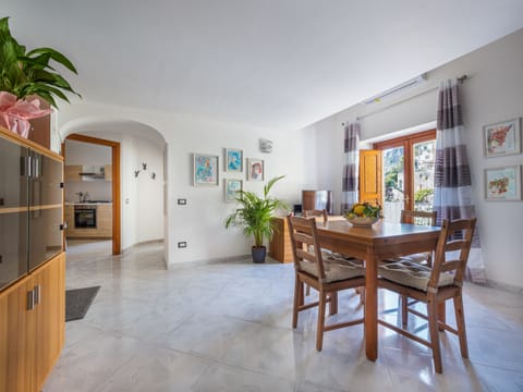 Panoramic House | Living area | 40-inch flat-screen TV with cable channels, TV