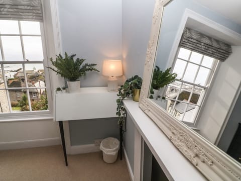 Cottage | 4 bedrooms, individually decorated, individually furnished, free WiFi