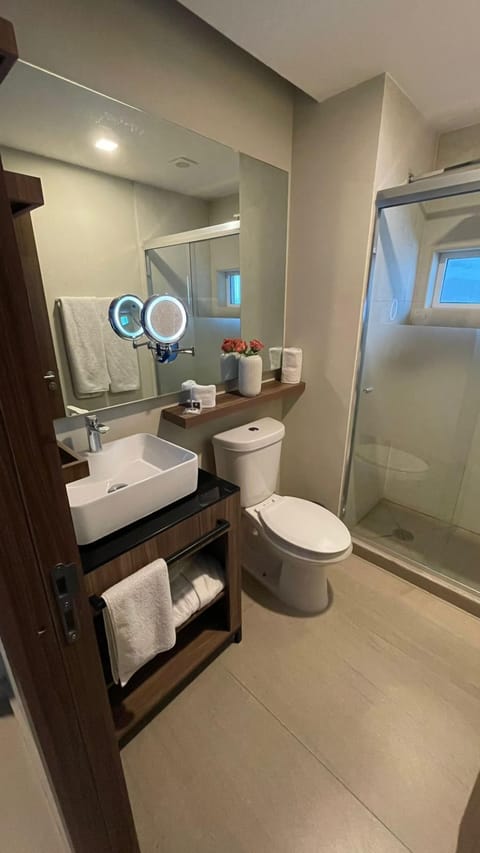 Superior Room | Bathroom | Free toiletries, hair dryer, towels, soap