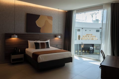 Deluxe Room | Desk, free WiFi, bed sheets