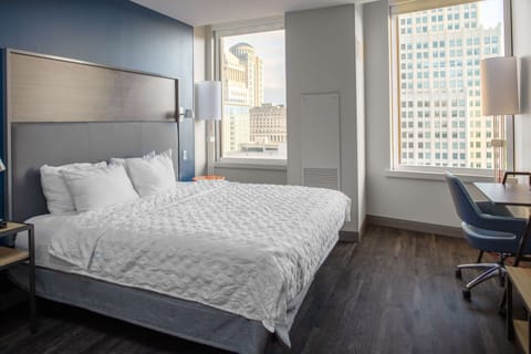 Room, 1 King Bed | Hypo-allergenic bedding, free WiFi, bed sheets