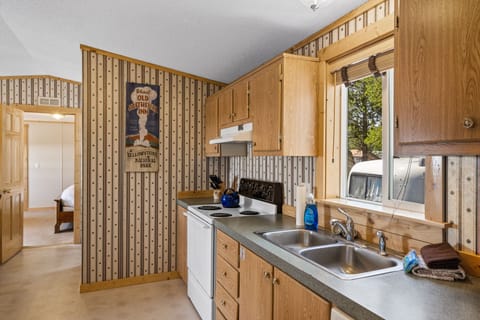 House | Private kitchen | Full-size fridge, microwave, oven, stovetop