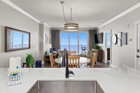 Condo, Multiple Beds, Balcony, Ocean View | Dining