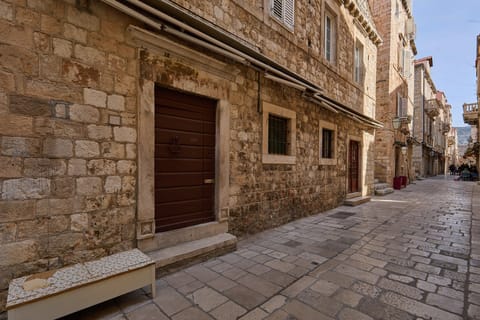 Apartment (1 Bedroom) | Street view