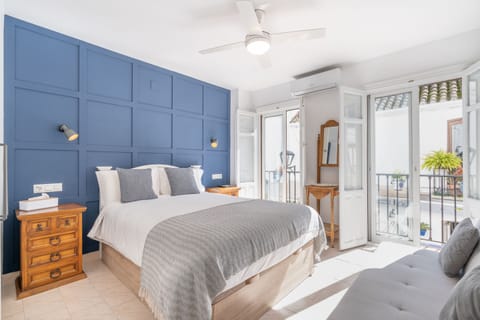 Deluxe Double Room, Private Bathroom, City View (Habitación 4) | Individually decorated, individually furnished, iron/ironing board