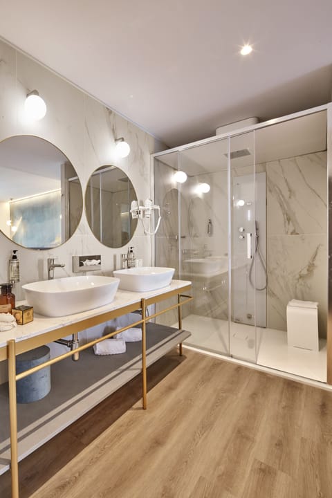 Luxury Suite | Bathroom | Designer toiletries, hair dryer, slippers, bidet