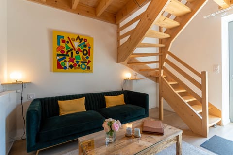 Design Double Room | Living area | Books, offices