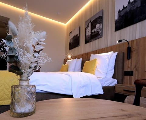 Deluxe Room | Premium bedding, in-room safe, desk, laptop workspace