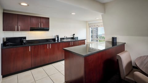 1 bedroom, premium bedding, pillowtop beds, in-room safe