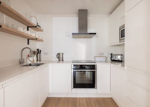 Cottage | Private kitchen | Fridge, dishwasher, electric kettle, toaster