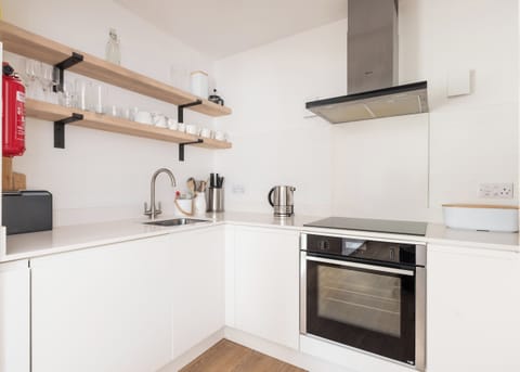 Cottage | Private kitchen | Fridge, dishwasher, electric kettle, toaster