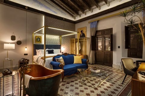 Master Suite King | In-room safe, individually furnished, desk, laptop workspace