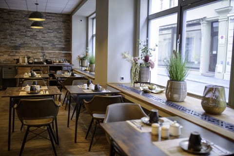 Free daily buffet breakfast