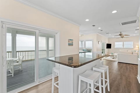 House, 6 Bedrooms | Dining